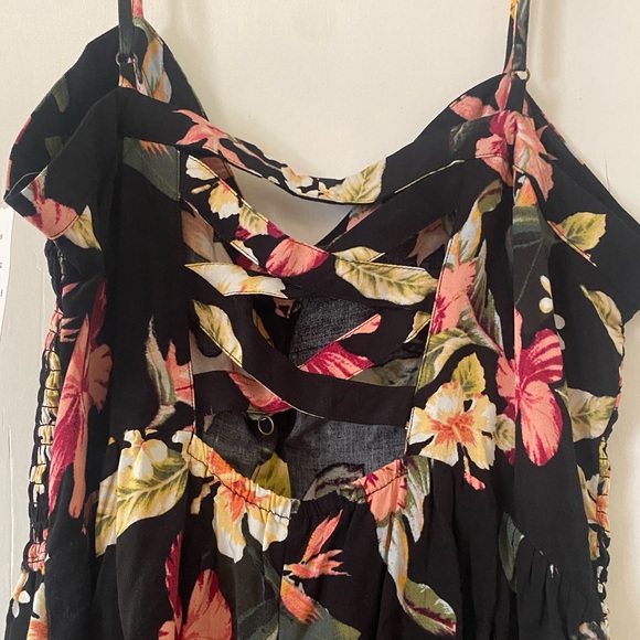 Forever 21 Floral Romper w Open Crisscross Back - 0X - Picture 5 of 7